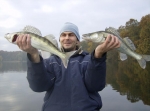 ||Nice pair of walleyes. A little lighter coloration on these fish.